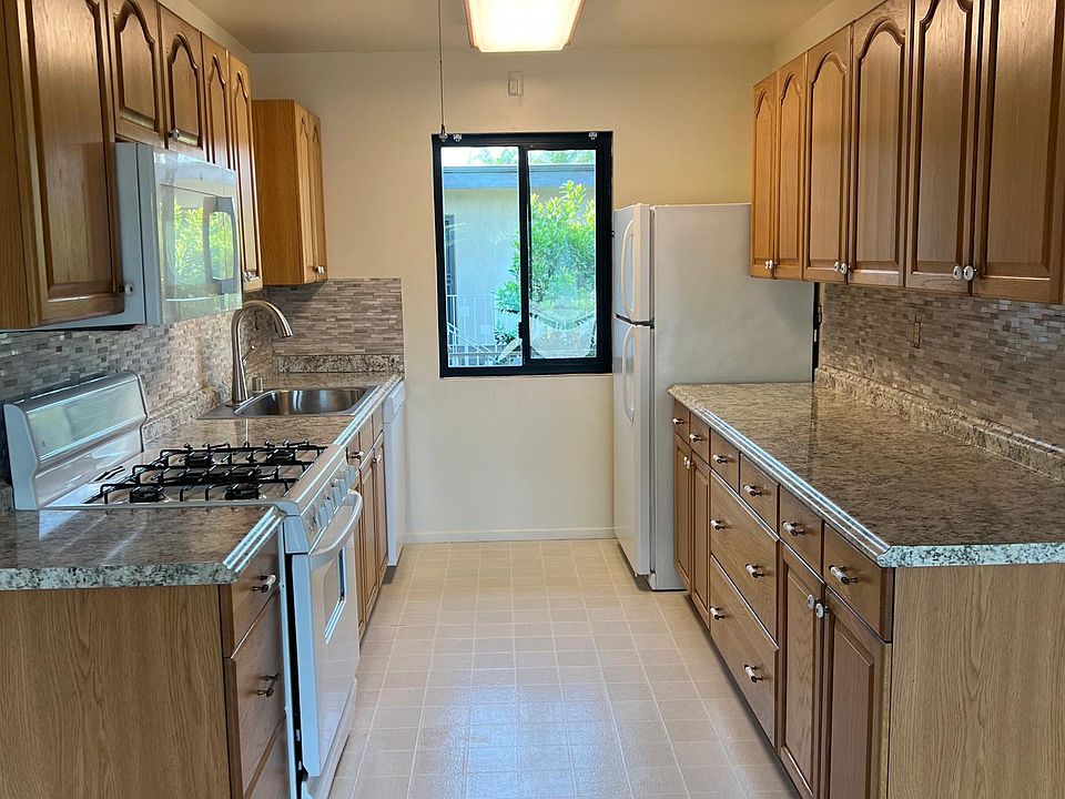 1st image of 2601 W Victory Blvd #L