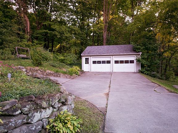 5th image of 1733 Maple Hill Dr