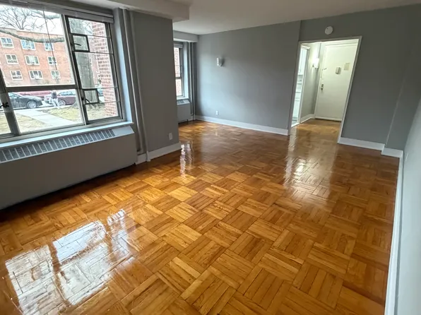 (undisclosed Address), Fresh Meadows, NY 11365