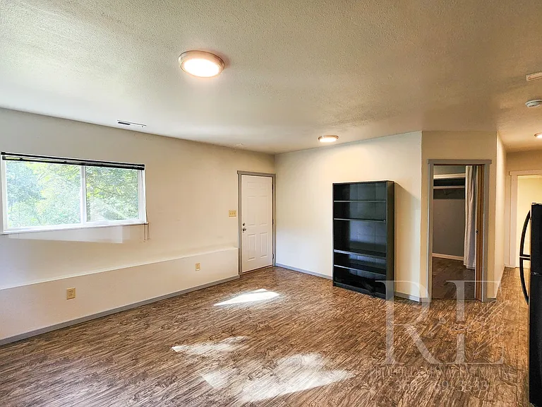 1928 NE Sipes Ln — Photo 19
