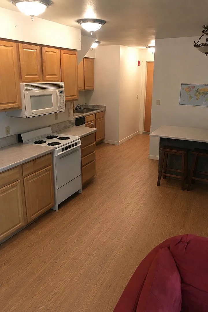 810 — Photo 2