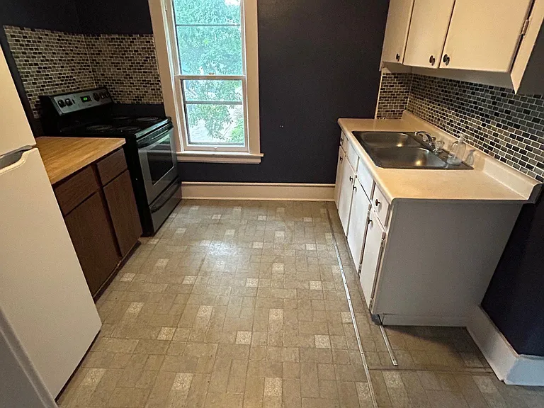 304 Burr Oak St — Photo 3