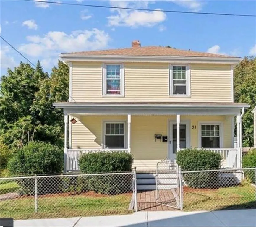 4 bed, 2.0 bath, 832 sqft, $1,800 — Photo 1