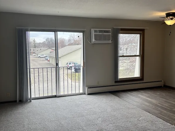 810 9th Ave S APT 7, Hopkins, MN 55343