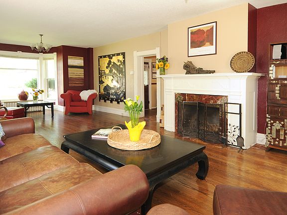 Spacious livingroom