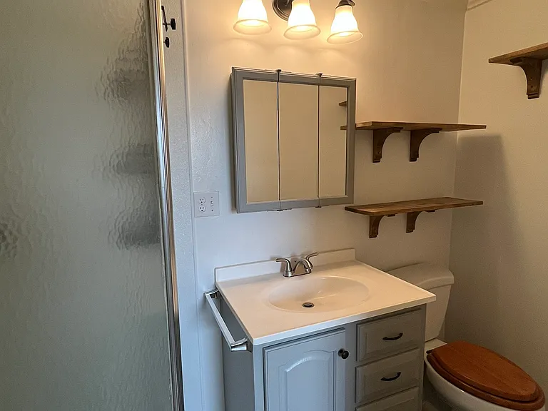 Bathroom photo 1