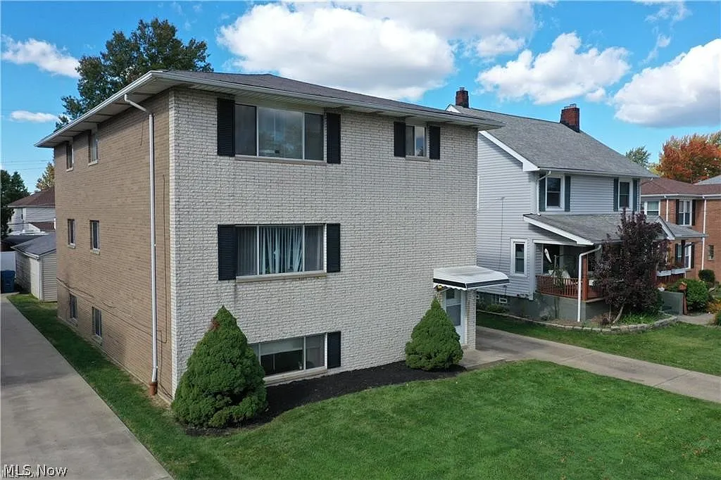 6448 Ridge Rd photo 1