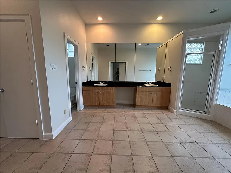 2713 Crawford St — Photo 24
