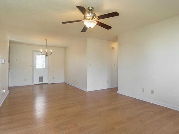 3rd image of 3254 N Senseney Cir