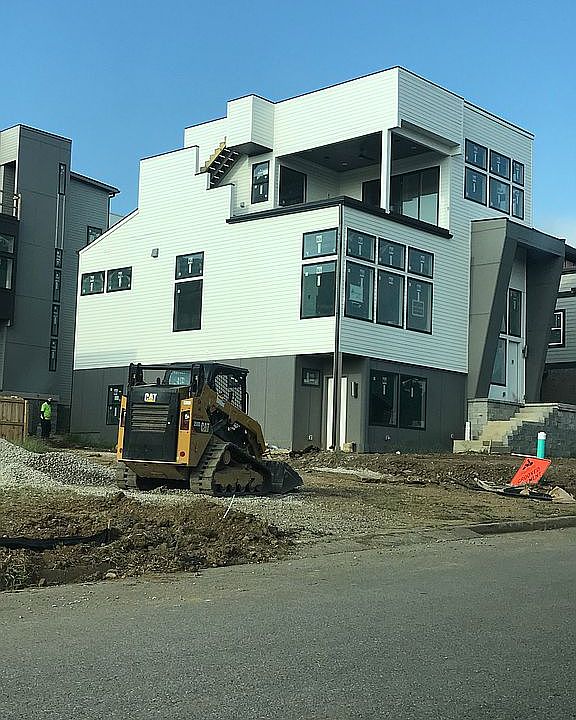 2nd image of 1005 Southside Ct