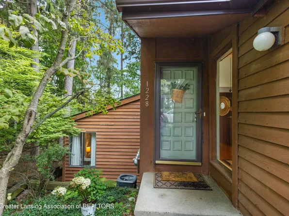 1228 Academic Way, Haslett, MI 48840