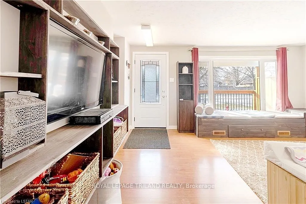 3 bed, $2,400 — Photo 3
