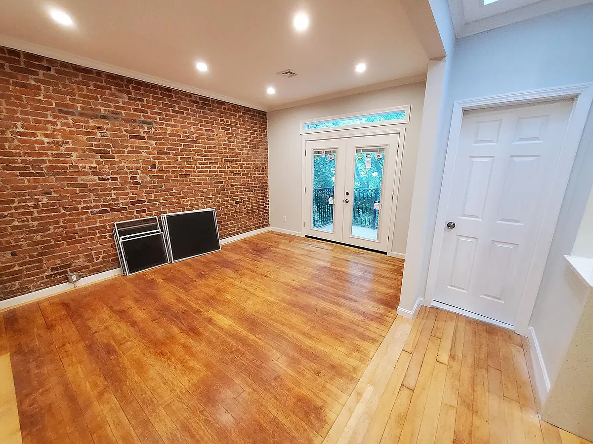 Building Photo - 1741 Commonwealth Ave #2