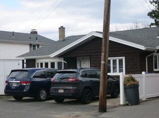 8 Witch Hill Rd, Salem, MA 01970
