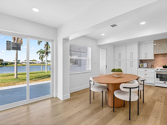 4th image of 2001 SW Roma Way SW