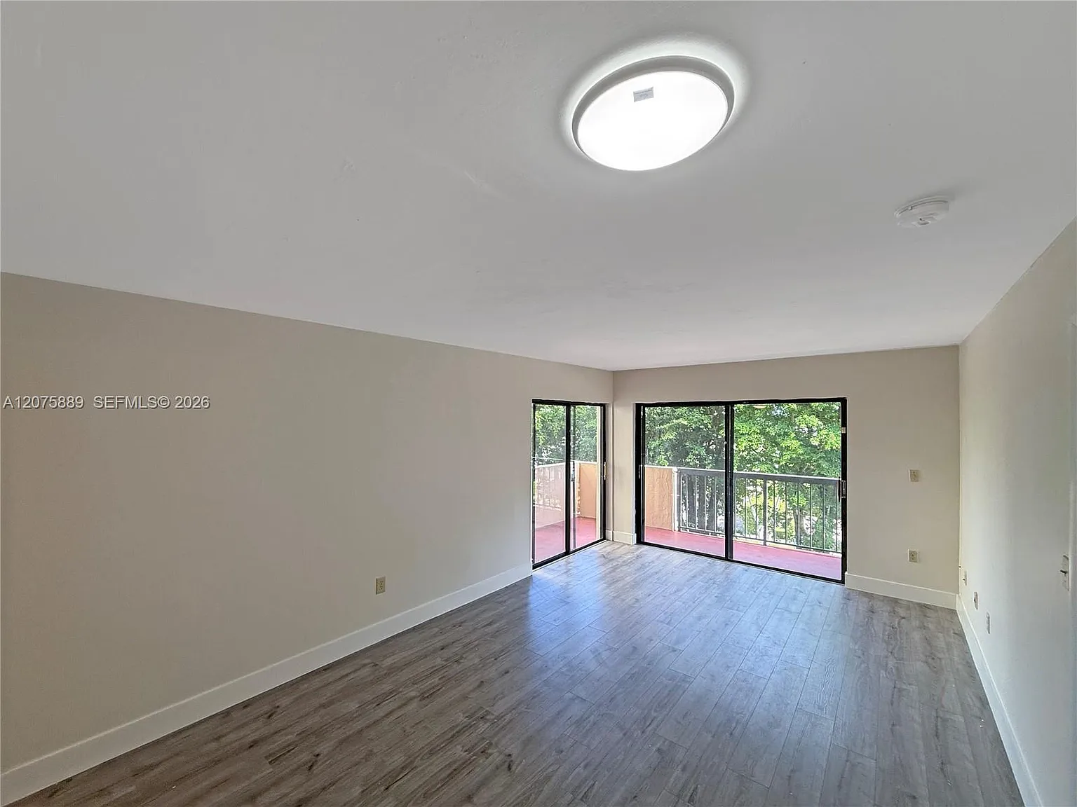 Westchester Point Condo — Photo 2