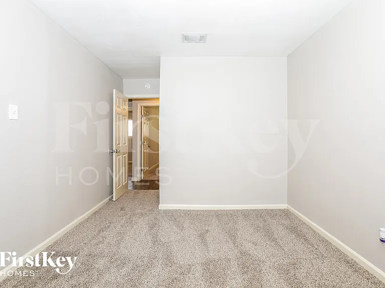 5019 Monteith Dr — Photo 12