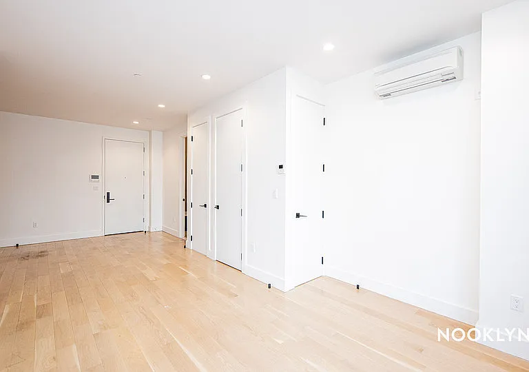 16 Charles Pl #2D — Photo 2