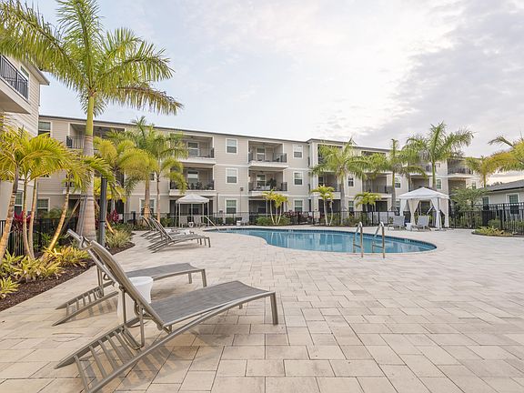 5th image of 3880 Palm Isle Pl #B-207