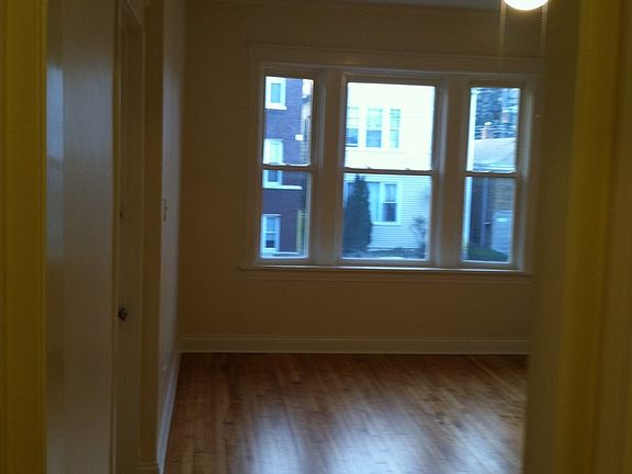 5th image of 2125 N Lorel Ave