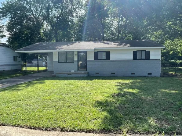 1109 Logan Ln, Blytheville, AR 72315