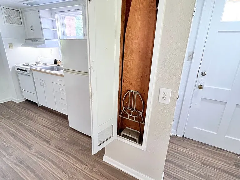 112 Shepherd Ave — Photo 9