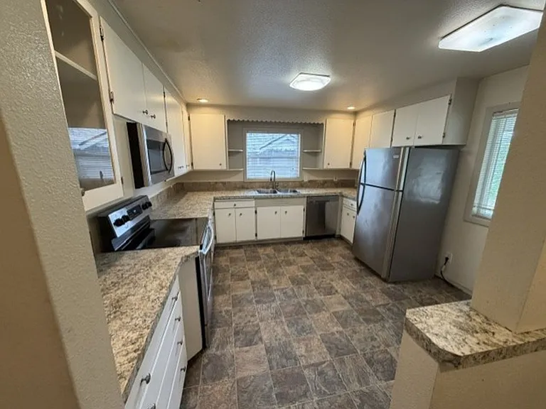 512 S Yew St — Photo 10