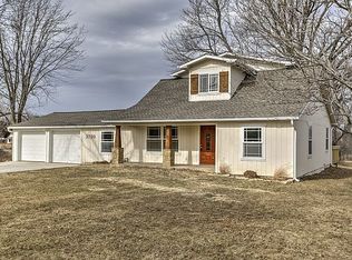 3700 NW 50th St, Riverside, MO 64150