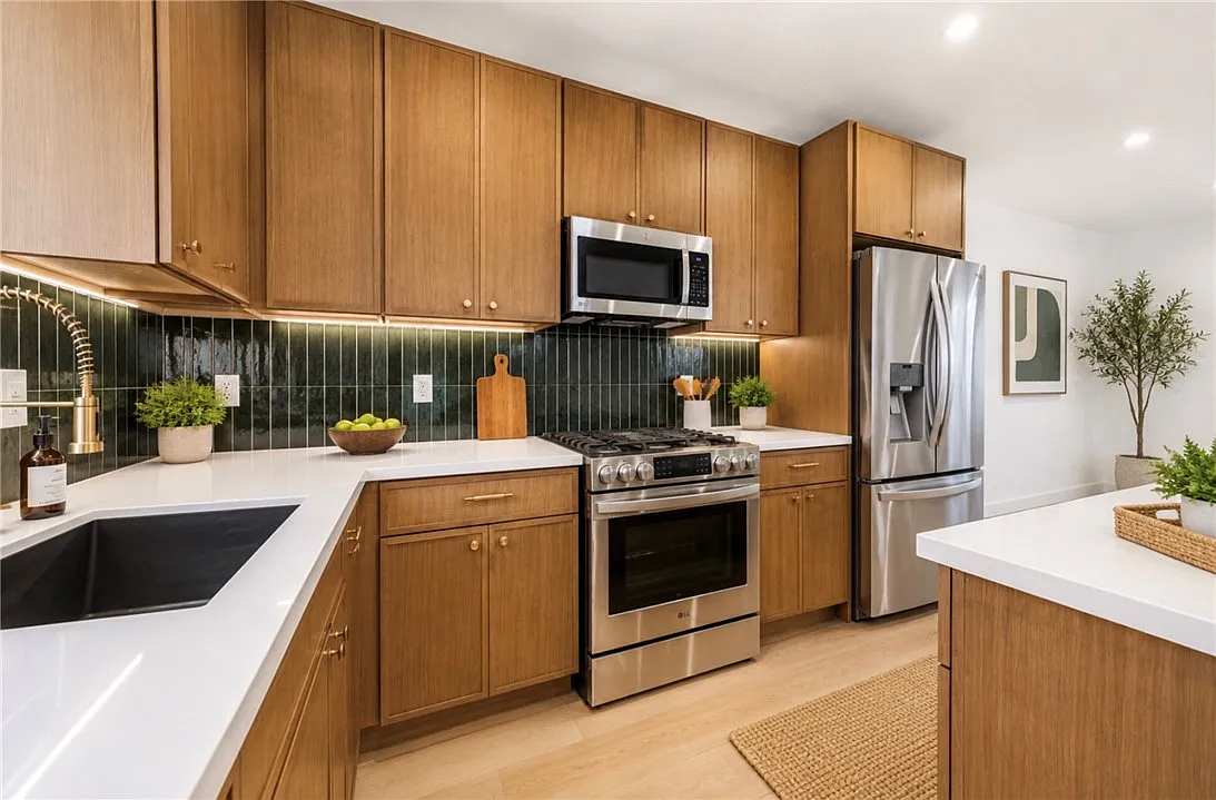 3 bed, 1444 sqft, $4,395 — Photo 2