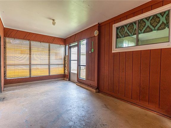 4th image of 3080 Charles St
