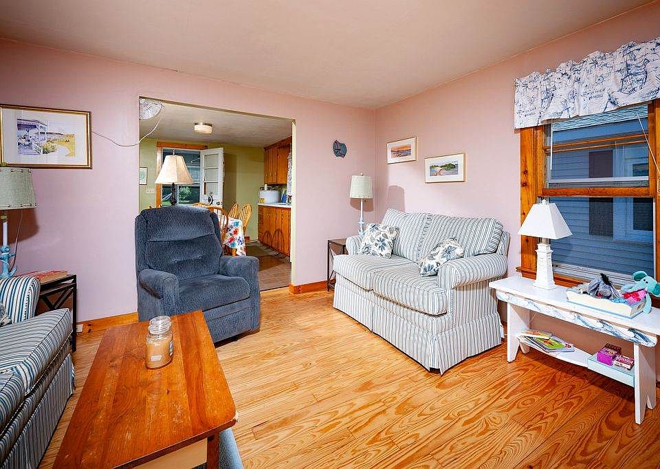 35 Pine St, York, ME 03909 Zillow