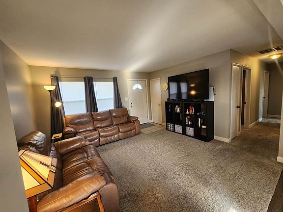 3rd image of 423 Sara Dr