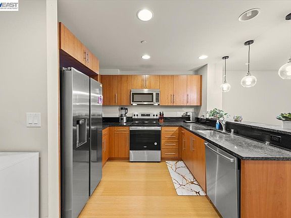 4th image of 88 E San Fernando St Unit 303