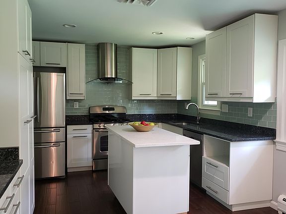 5th image of 13329 Oakwood Dr