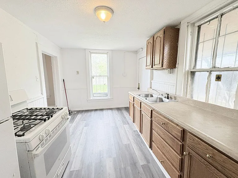 837 Avondale Ave — Photo 5