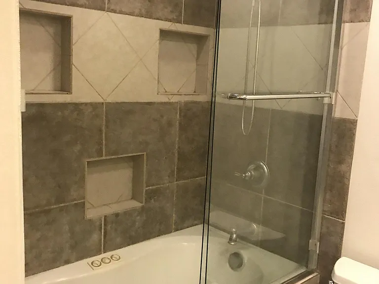 27 E Balboa Dr — Photo 8