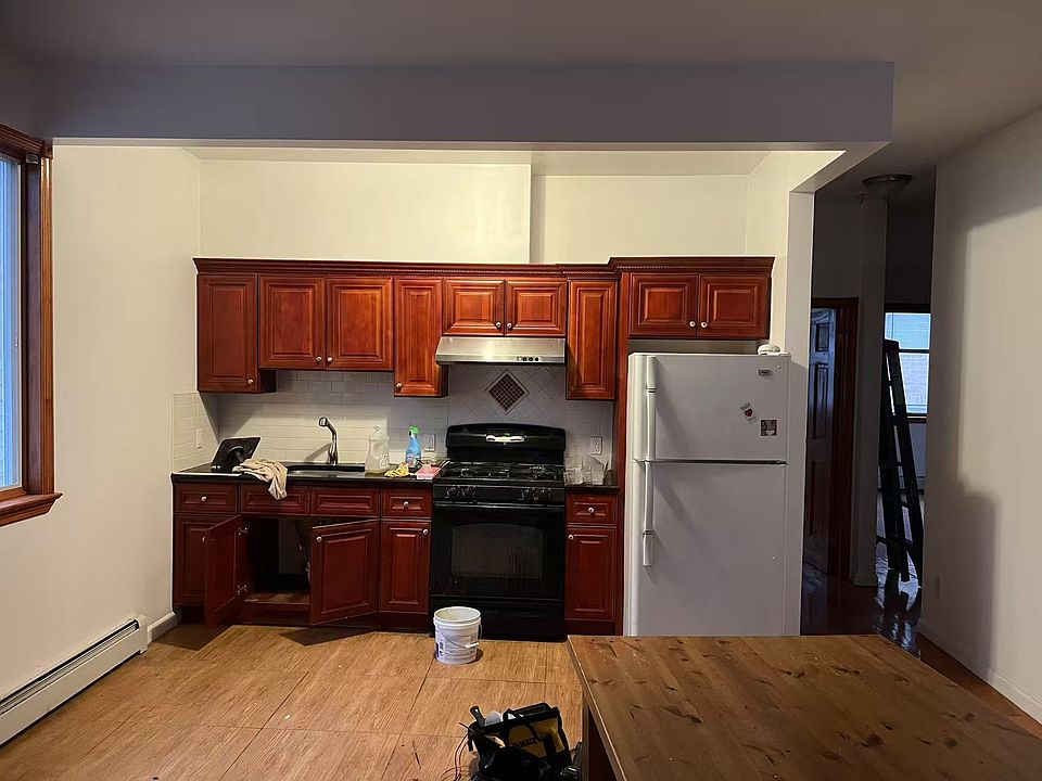 1st image of 147-30 Cherry Ave Floor 1