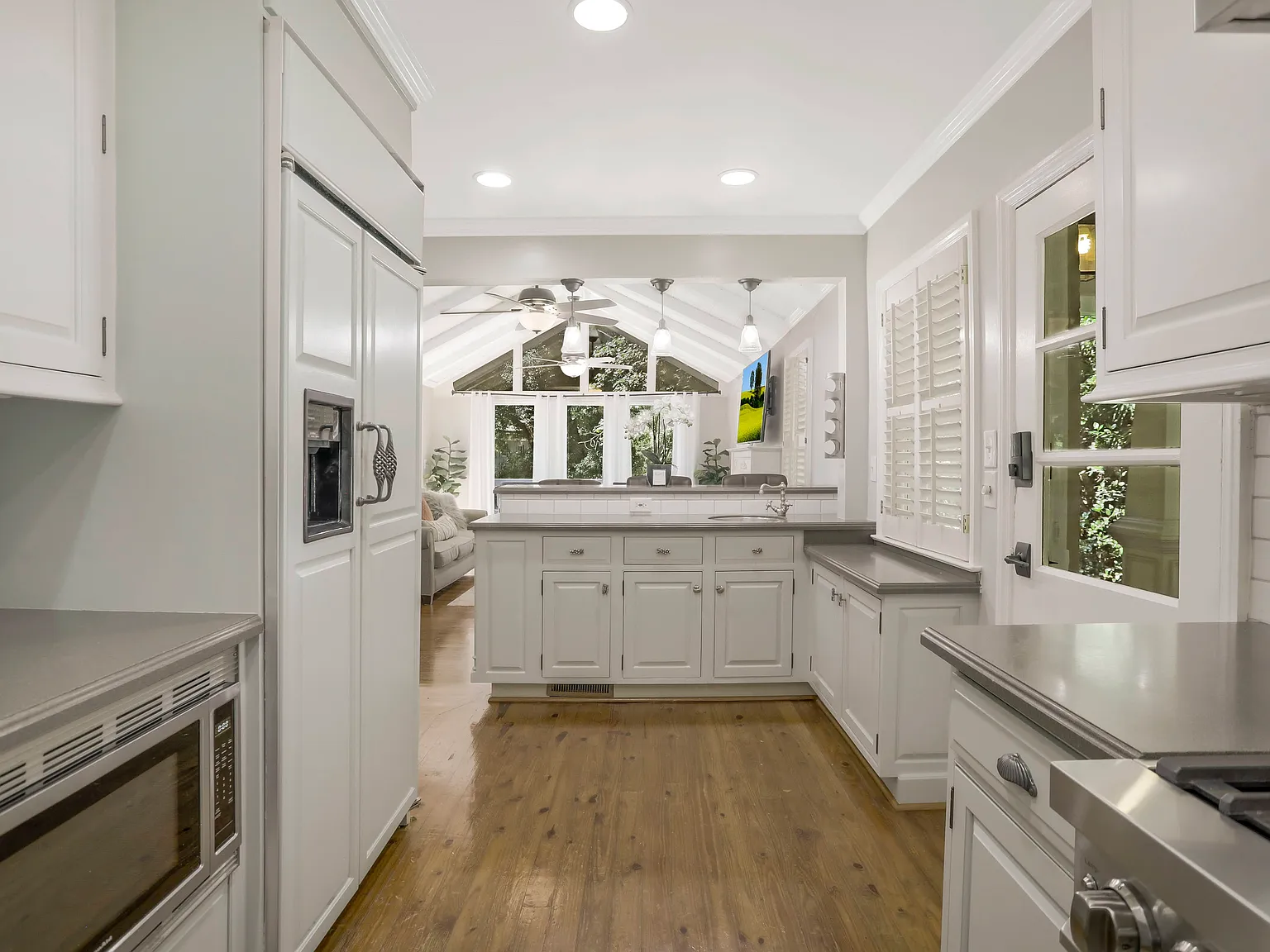 4 bed, 2.5 bath, 3050 sqft, $9,000 — Photo 3