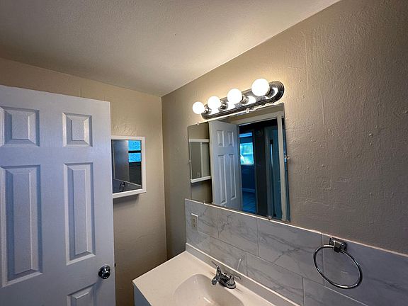5th image of 9420 Greystone Rd Unit A