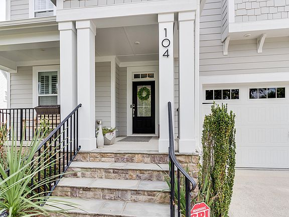 5th image of 104 Hackamore Ln
