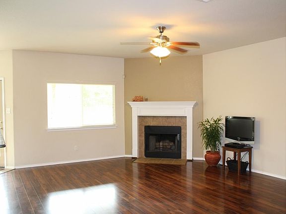 2nd image of 3602 Foxglove Ln