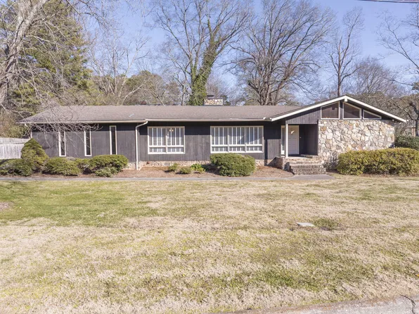 913 Brookwood Dr, Dalton, GA 30720