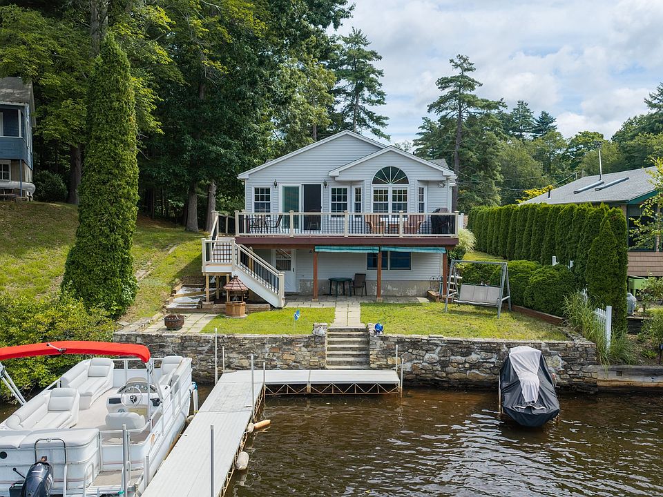 1st image of 4 Shore Ln