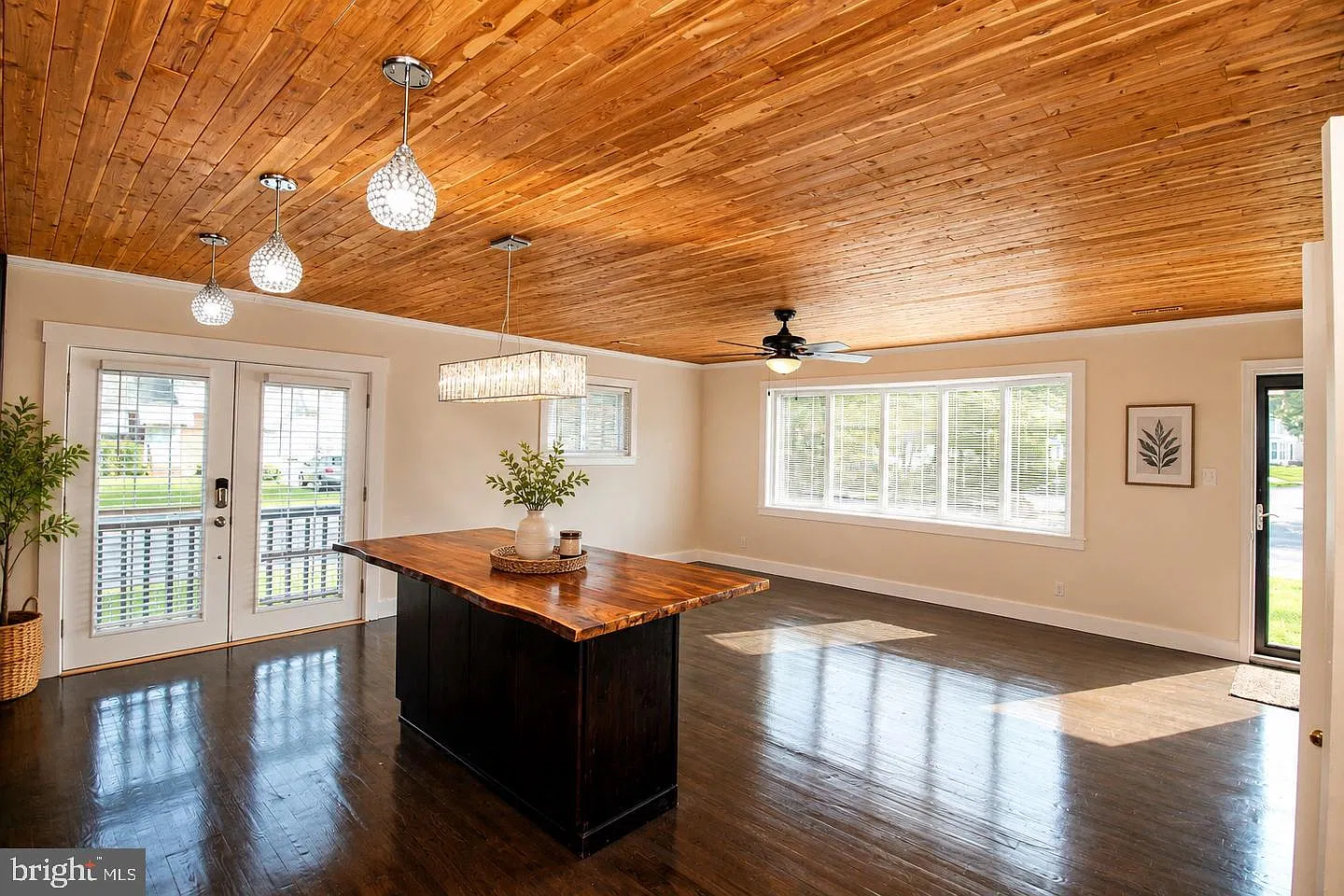 4 bed, 2.0 bath, 1656 sqft, $2,900 — Photo 3