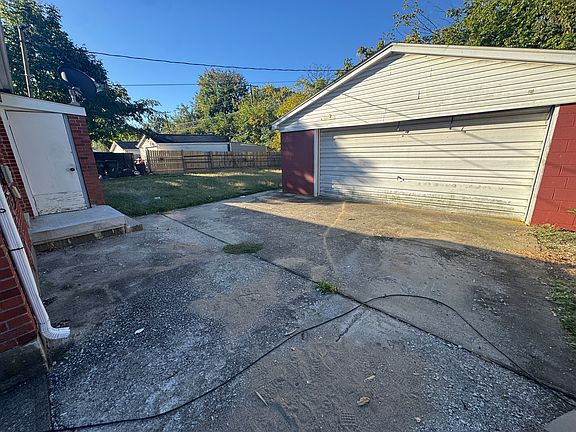 4th image of 558 Freeman Dr