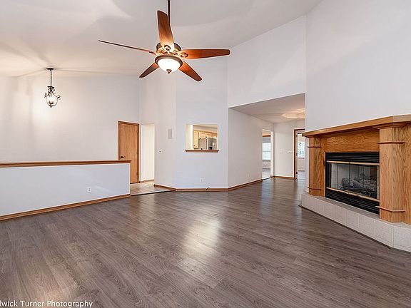 Living Room With Gas Firepla