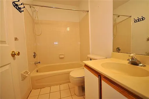15 Prestwick Way — Photo 5