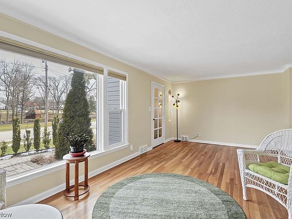 5th image of 4892 W Park Dr