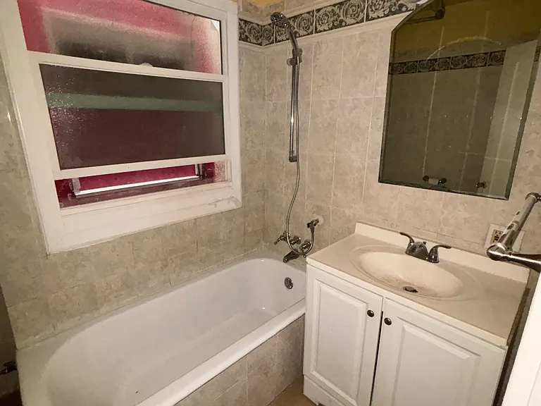 1035 E 2nd St #1035 — Photo 9