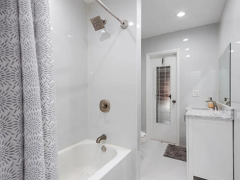 3400 NW 39th Ave — Photo 14